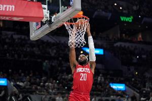 在场上干嘛？奥科吉首发半场0出手仅贡献1篮板 正负值-19最低