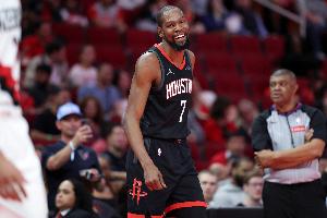 杜兰特：不惊讶申京熊抱我 早就对他好奇并有所了解