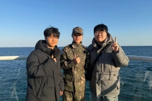 PerfecT跟Deft合照：赫奎哥，好久不见了啊，good~