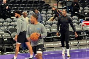 这是我们的？状元大热AJ·迪班萨观战雷霆 后者有快船明年首轮签