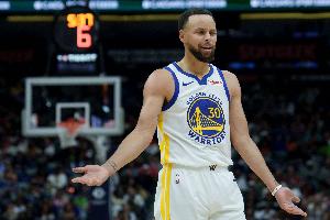 库里：我们的表现本足以赢下比赛 关键时刻防守有些崩盘