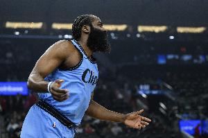 哈登快船生涯多次砍下50+ 继鲍勃·麦卡杜后队史第二人 ！