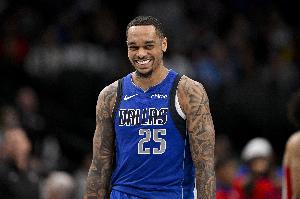 强行加戏！华盛顿扣篮被筐帽 自己拿板上篮得分