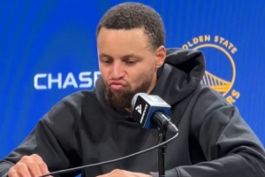 一场穿三双不同的鞋！库里：我正联系所有人 试图搞到一些好鞋