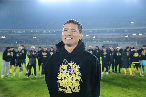 西海岸拆队？邵佳一执教国足、徐彬留洋、李昊与申花谈判