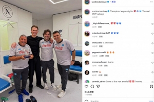 进球+造乌龙！小麦赛后将奖杯献给工作人员：你们才是真正的MVP