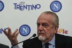 意天空：那不勒斯今日召开高层会议，将讨论引援问题应对中场危机