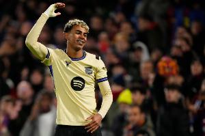 遇到瓶颈☹️18岁亚马尔连遭门德斯A费库库锁死 场外事件屡陷争议