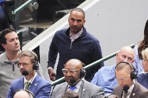 又是你！美记：今年4月哈里森认为莱夫利不需要在休赛期接受手术