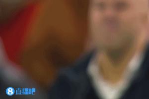 溃不成军！1-4时斯洛特苦涩撇嘴，萨拉赫仰天长叹，众将抱头叉腰