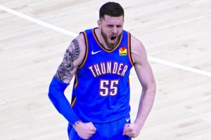 哈滕：华莱士米切尔防守都有进步 我们防守端不存在任何短板