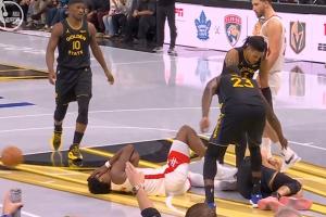 裁判改判防守犯规！阿门撞倒库里 二人双双倒地 阿门痛苦掩面