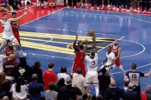 加时了！灰熊最后一攻剩0.9秒 波普边线发球被锡安跳起破坏