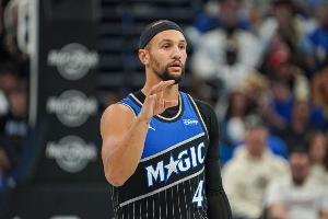 师傅你是做什么工作的？萨格斯上半场9中0&三分6中0仅得2分