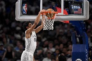 战旧主！克里斯蒂10中5得13分1板1助 三分8中3