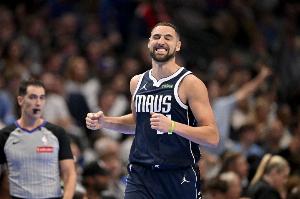 今夕是何年？克莱末节8中6爆砍17分拯救球队！全场23分 正负值+15