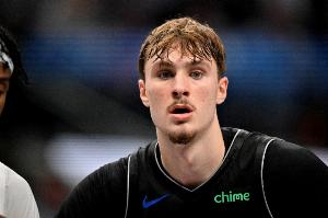 有点尴尬！沃特森单防直接帽掉弗拉格翻身跳投