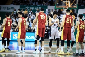 杨毅：我从业至今男篮输给过韩国但没输这么惨过 这比赛就不正常