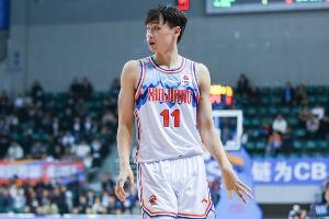 齐麟替补出战15分21秒 5中1&三分2中1仅拿3分1板1助