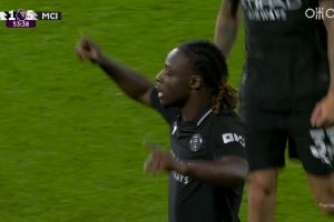 火力全开！富勒姆后场被断，多库精彩兜射破门本场完成传射