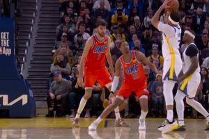 这和他哥有啥区别？赛斯脱节三分照样轰进 7中6轰14分 随后被换下