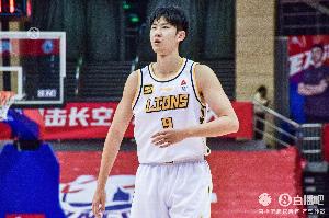 弹无虚发！赵嘉仁6中5拿到14分4板2断 三分4投全中！