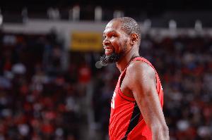 距离31000分还差8分 KD：该死！我本来今晚就能达成里程碑的