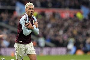 罗杰斯2025年英超助攻10次，继B费之后第二人