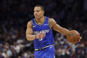 一个比一个铁！半场贝恩7中1仅得2分 布莱克6中1拿到4分2板3助