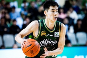 冲击力真强！郭昊文半场4中2拿到12分2断 罚球8中7