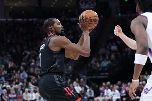 这什么情况？杜兰特拿手的中距离投篮 竟然来了个三不沾