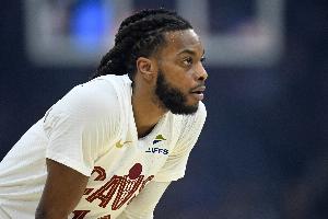 手感不佳！加兰上半场10投3中 拿到10分2助2断&正负值-12最低