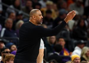 乌度卡：申京&亚当斯缺阵 我们原本需要其他队员站出来