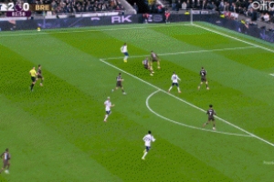 这没进啊？萨尔禁区内无人盯防得球，调整过多打门被扑错失良机！