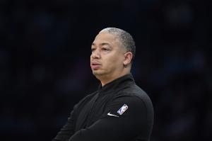 船记：里德末节4三分比快船全队下半场多1个 一周前克莱也做到过