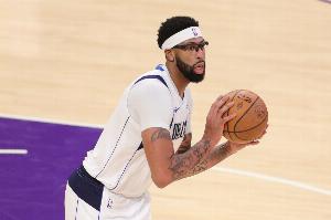 独行侠击败火箭！湖媒打趣：浓眉助湖人重返西部第二 致敬