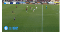 齐米卡斯断球直塞，弗格森先过一人，随后突入禁区被断
