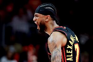 攻防碾压！亚历山大·沃克反击飞扣 老鹰轰出24-5进攻狂潮