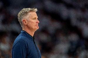 今日库巴追等6人缺阵！明天背靠背打公牛谁能上？科尔：暂不确定