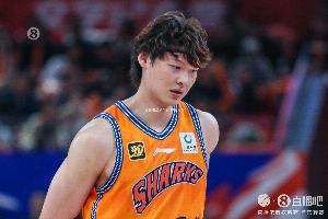 杀伤可以！王哲林半场2中2拿到10分 罚球7中6