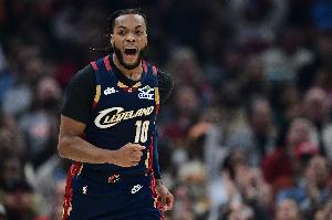 关键判罚！小佩顿反击撞车加兰吹阻挡 骑士挑战改进攻犯规