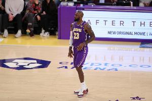 香农·夏普谈LBJ关键时刻连续得分：你知道勒布朗仍然还是那个他