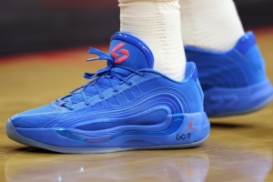 为女儿而战！东契奇球鞋上写着女儿名字Gabriela与Olivia的缩写