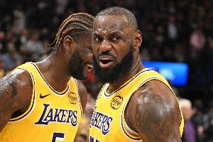 雷迪克：詹姆斯不仅在末节接管比赛还能串联球队 艾顿防守贡献足