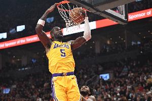 要什么自行车！艾顿各种吃饼7投全中 砍下14分12板2助1断1帽！