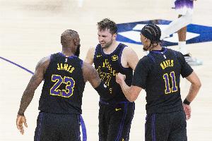 媒体：湖人替补得分场均24.2分 联盟倒数第一 昨晚仅得10分