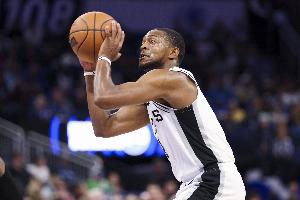 带动球队！福克斯半场4次出手得8分3板5助1断1帽 正负值+15