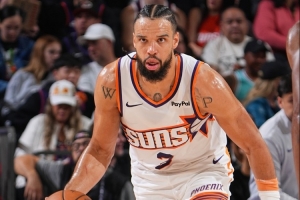 媒体人：上赛季纯靠球星C的太阳 变成防守有纪律性拼抢凶狠的球队