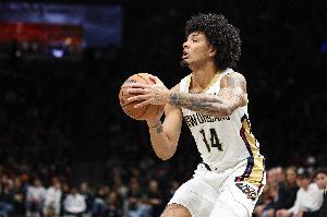 这比进球还难~鹈鹕新秀皮维空接空篮 球转了一圈出来了