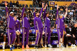 不太对劲？湖人赛季至今替补场均24.2分 联盟倒数第一